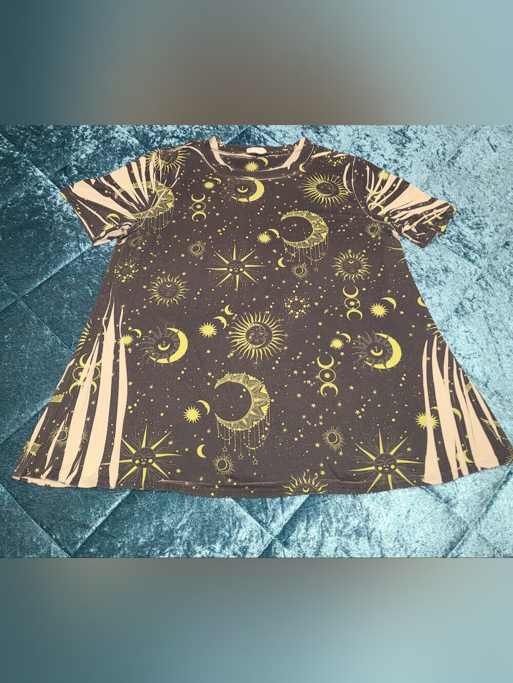 Celestial Moon & Stars Tshirt - Picture 2 of 4